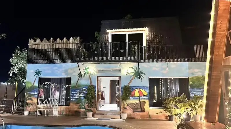 The common hall at night